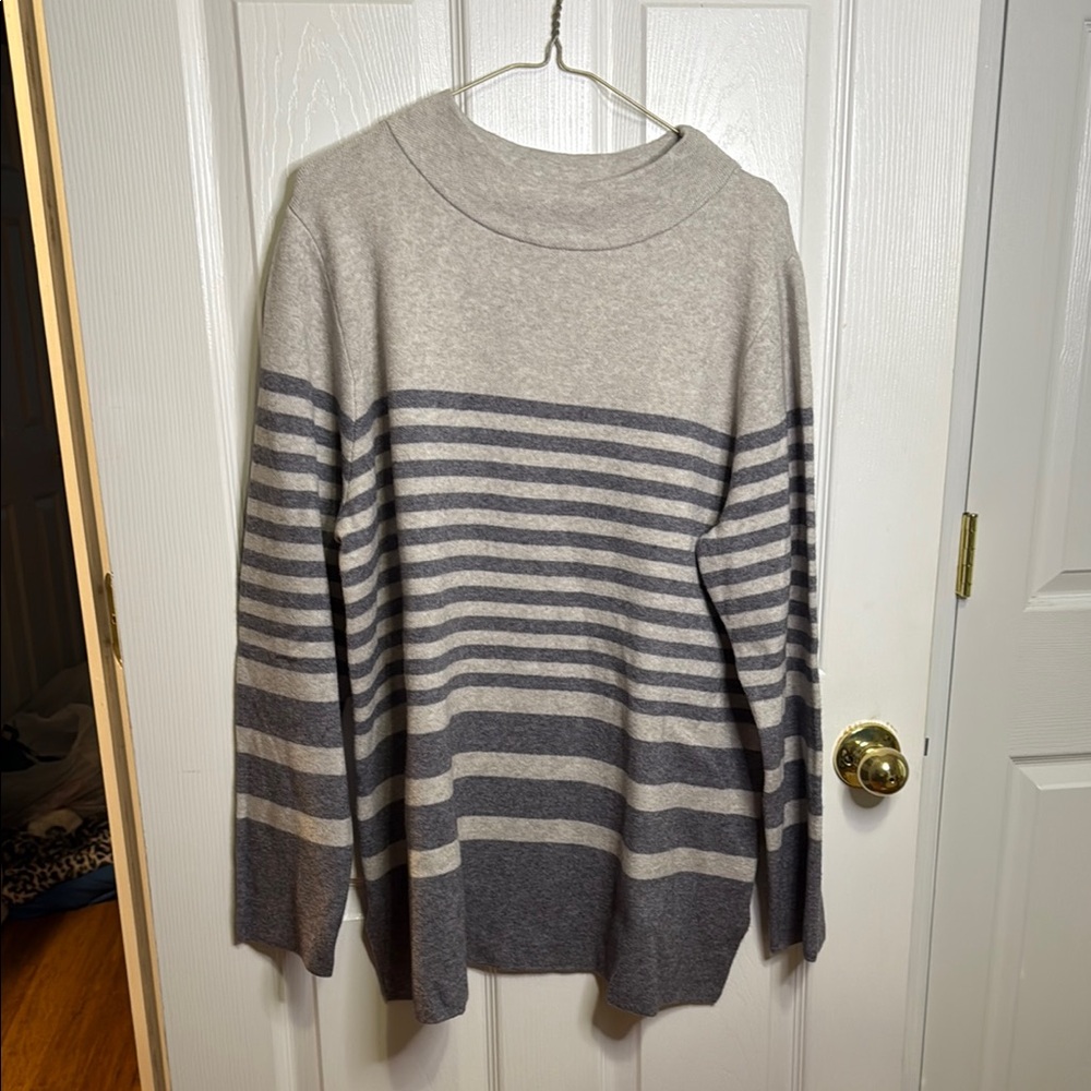 *NWT* Striped sweater